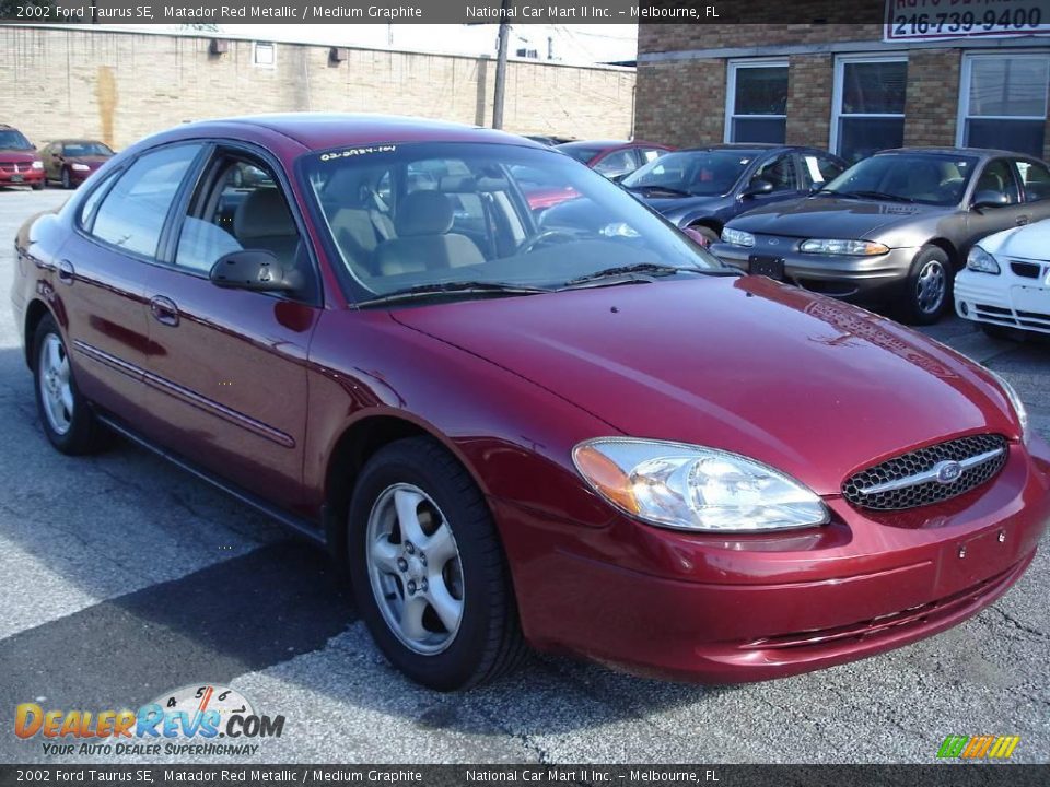 2002 Ford Taurus SE Matador Red Metallic / Medium Graphite Photo #3