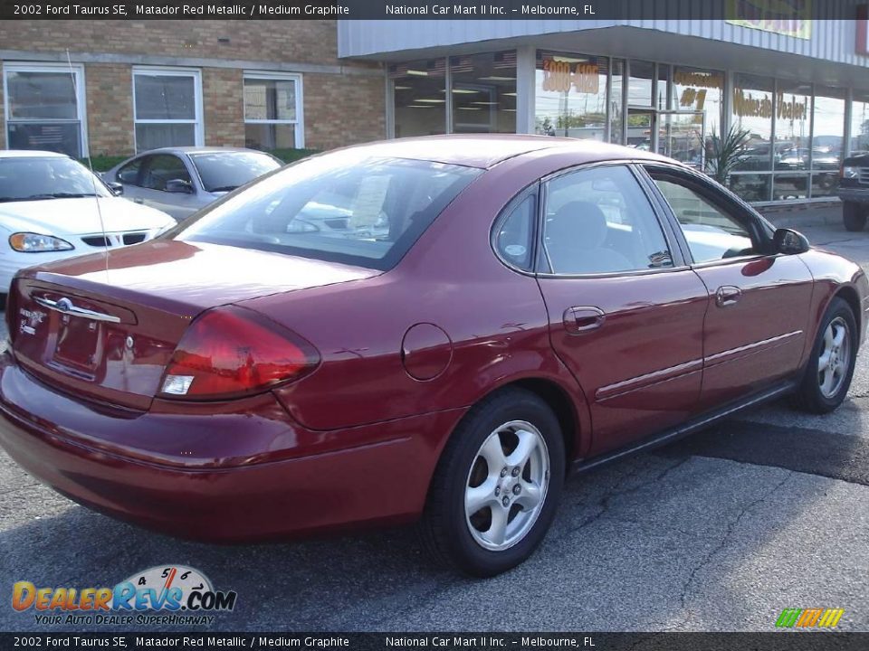 2002 Ford Taurus SE Matador Red Metallic / Medium Graphite Photo #4