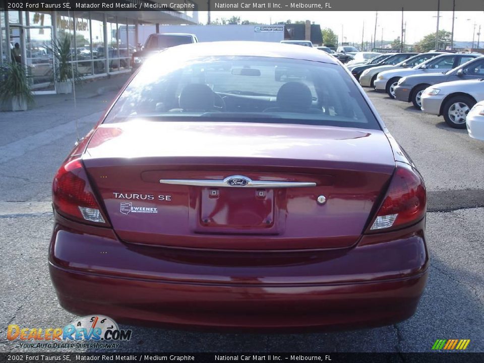 2002 Ford Taurus SE Matador Red Metallic / Medium Graphite Photo #5