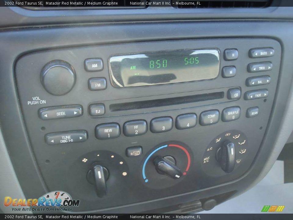 2002 Ford Taurus SE Matador Red Metallic / Medium Graphite Photo #14