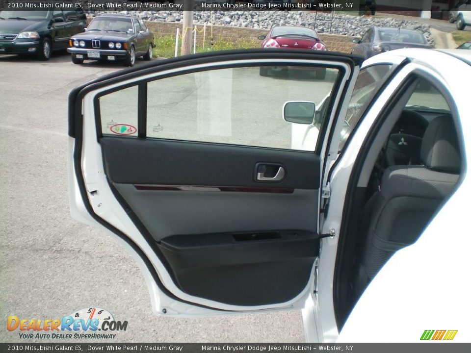 2010 Mitsubishi Galant ES Dover White Pearl / Medium Gray Photo #16
