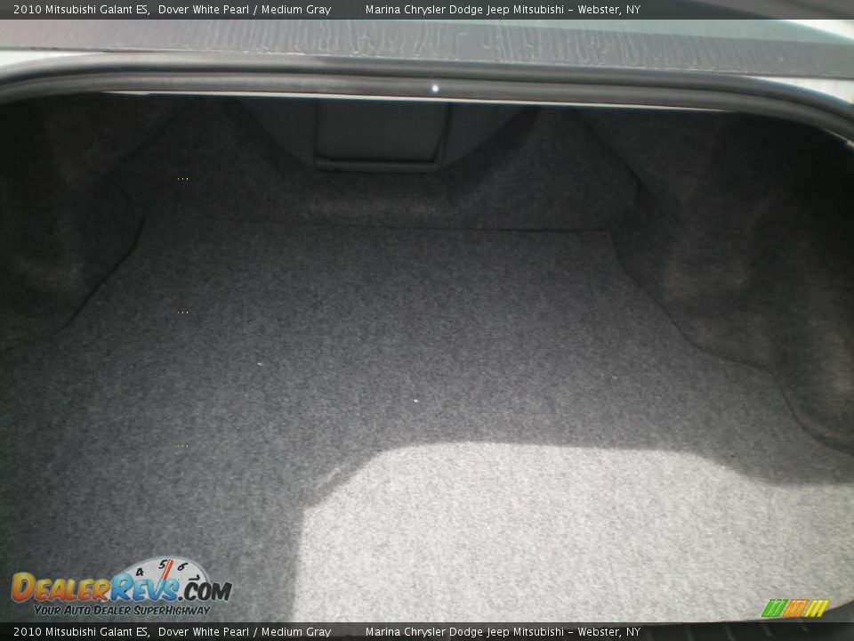 2010 Mitsubishi Galant ES Dover White Pearl / Medium Gray Photo #18