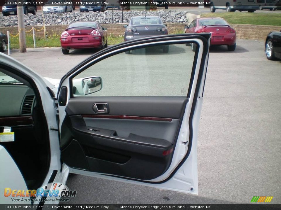 2010 Mitsubishi Galant ES Dover White Pearl / Medium Gray Photo #21