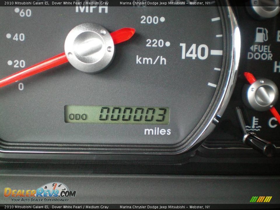 2010 Mitsubishi Galant ES Dover White Pearl / Medium Gray Photo #25