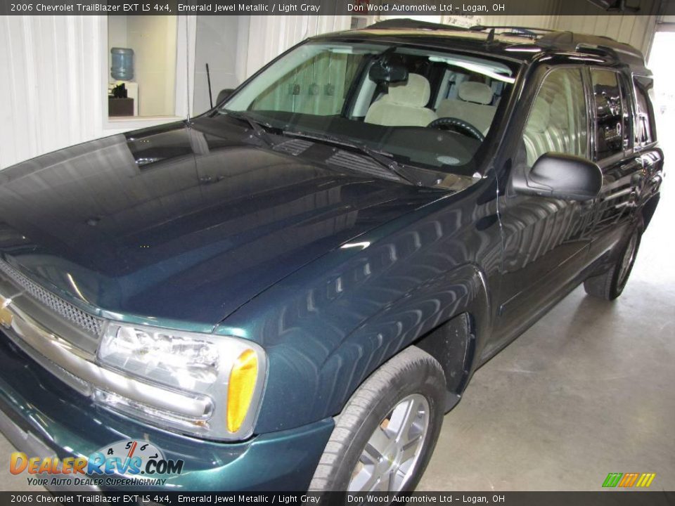 2006 Chevrolet TrailBlazer EXT LS 4x4 Emerald Jewel Metallic / Light Gray Photo #2
