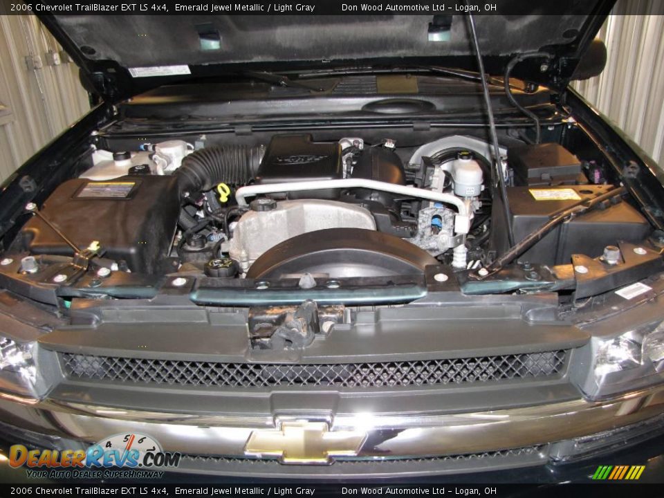2006 Chevrolet TrailBlazer EXT LS 4x4 Emerald Jewel Metallic / Light Gray Photo #25