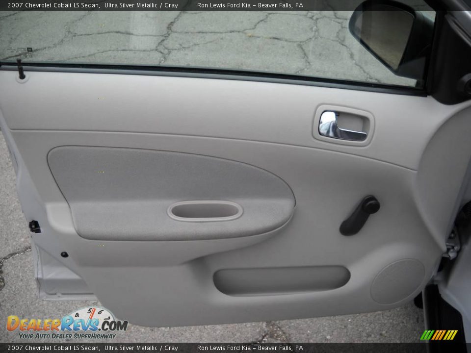 2007 Chevrolet Cobalt LS Sedan Ultra Silver Metallic / Gray Photo #6