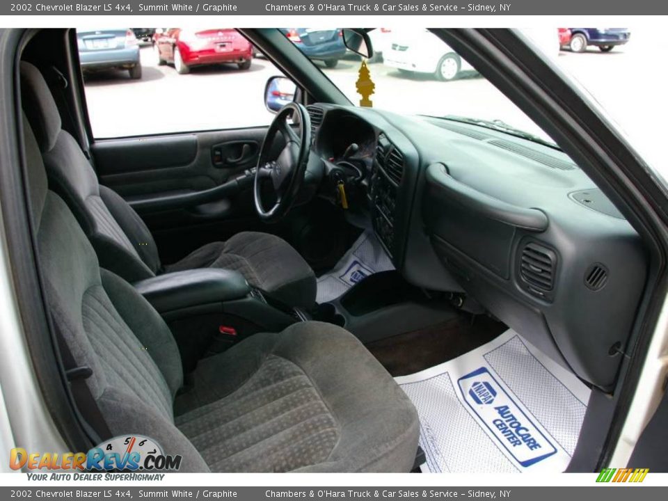 2002 Chevrolet Blazer LS 4x4 Summit White / Graphite Photo #12