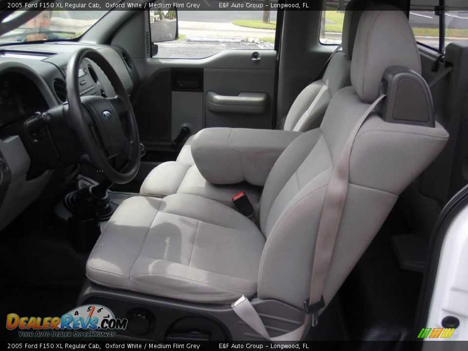 2005 Ford F150 XL Regular Cab Oxford White / Medium Flint Grey Photo #2