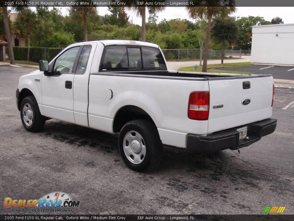 2005 Ford F150 XL Regular Cab Oxford White / Medium Flint Grey Photo #5