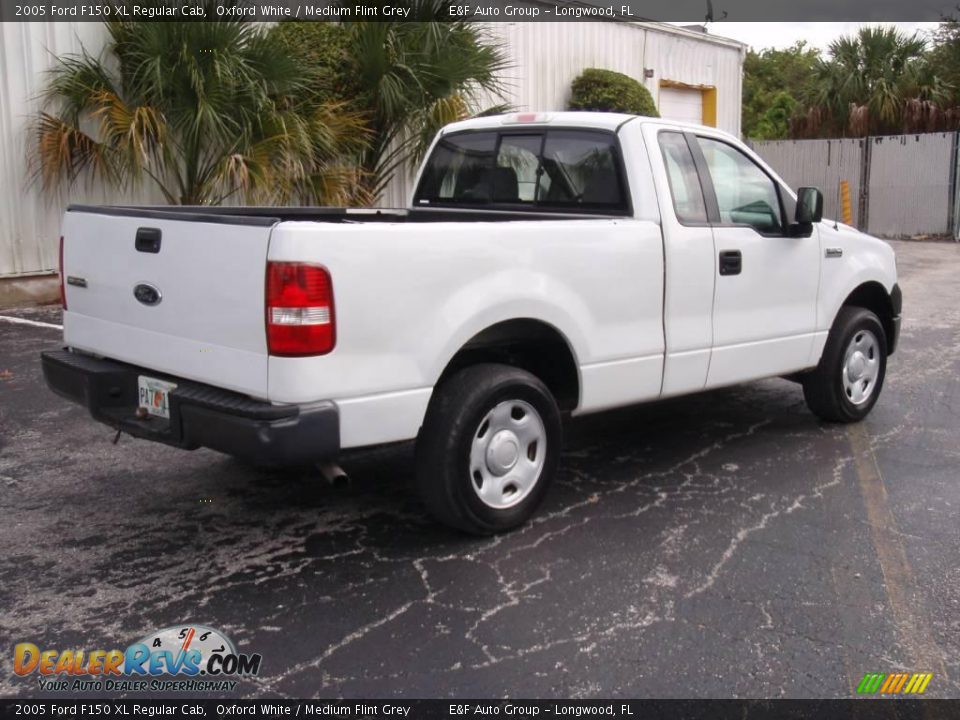 2005 Ford F150 XL Regular Cab Oxford White / Medium Flint Grey Photo #6