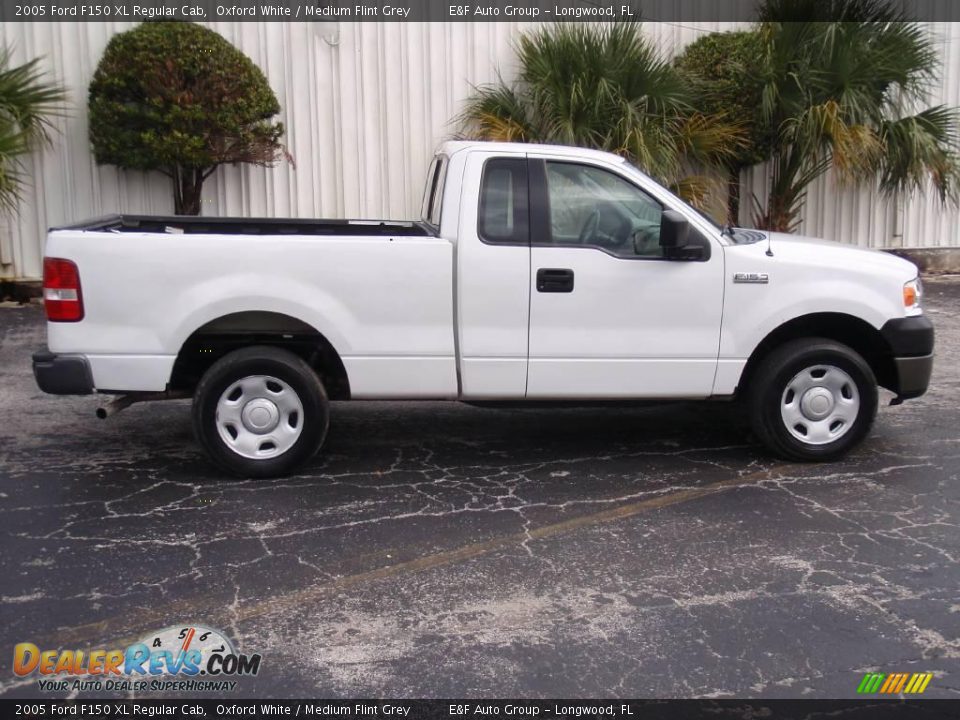 2005 Ford F150 XL Regular Cab Oxford White / Medium Flint Grey Photo #7