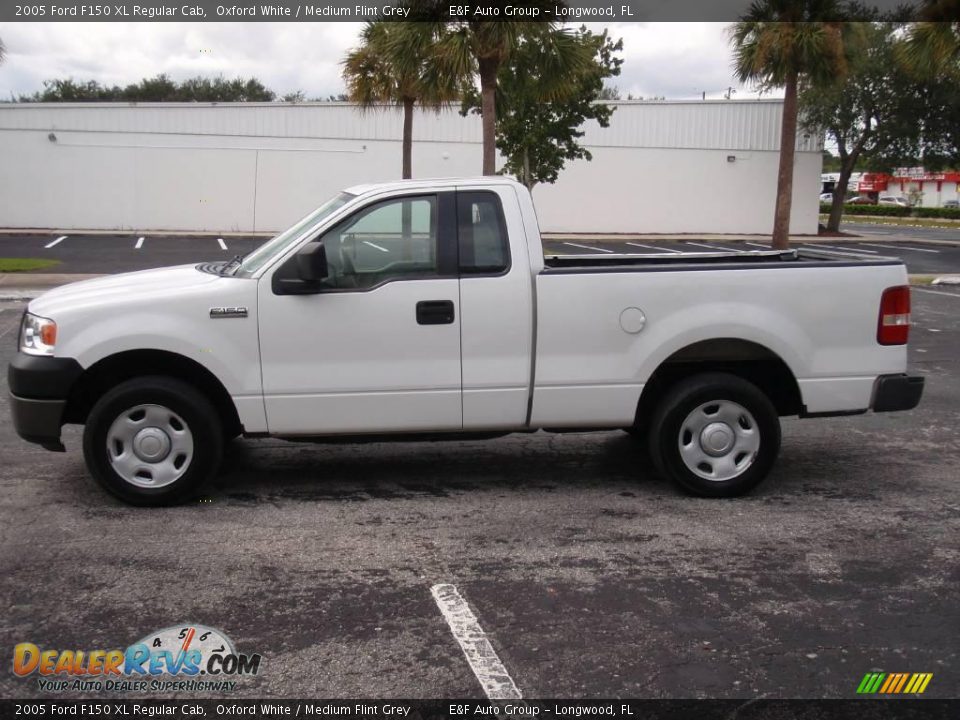 2005 Ford F150 XL Regular Cab Oxford White / Medium Flint Grey Photo #8