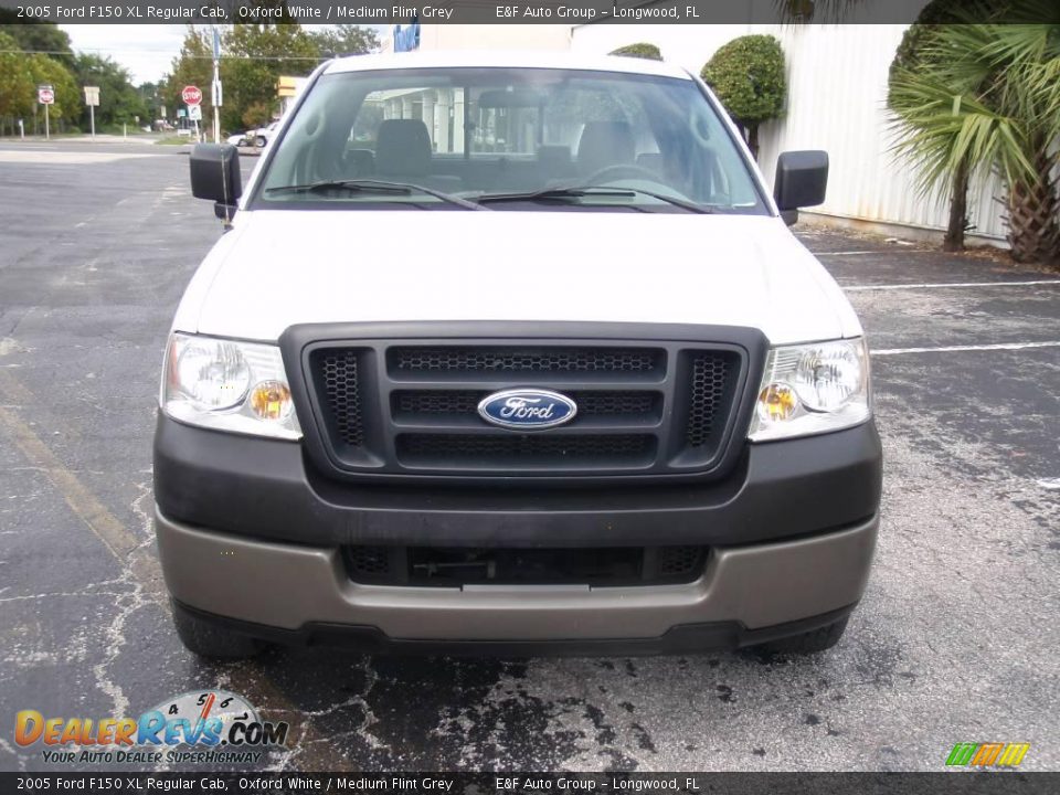 2005 Ford F150 XL Regular Cab Oxford White / Medium Flint Grey Photo #11