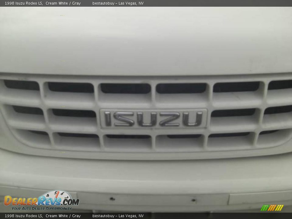 1998 Isuzu Rodeo LS Cream White / Gray Photo #15