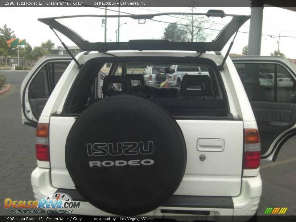 1998 Isuzu Rodeo LS Cream White / Gray Photo #20