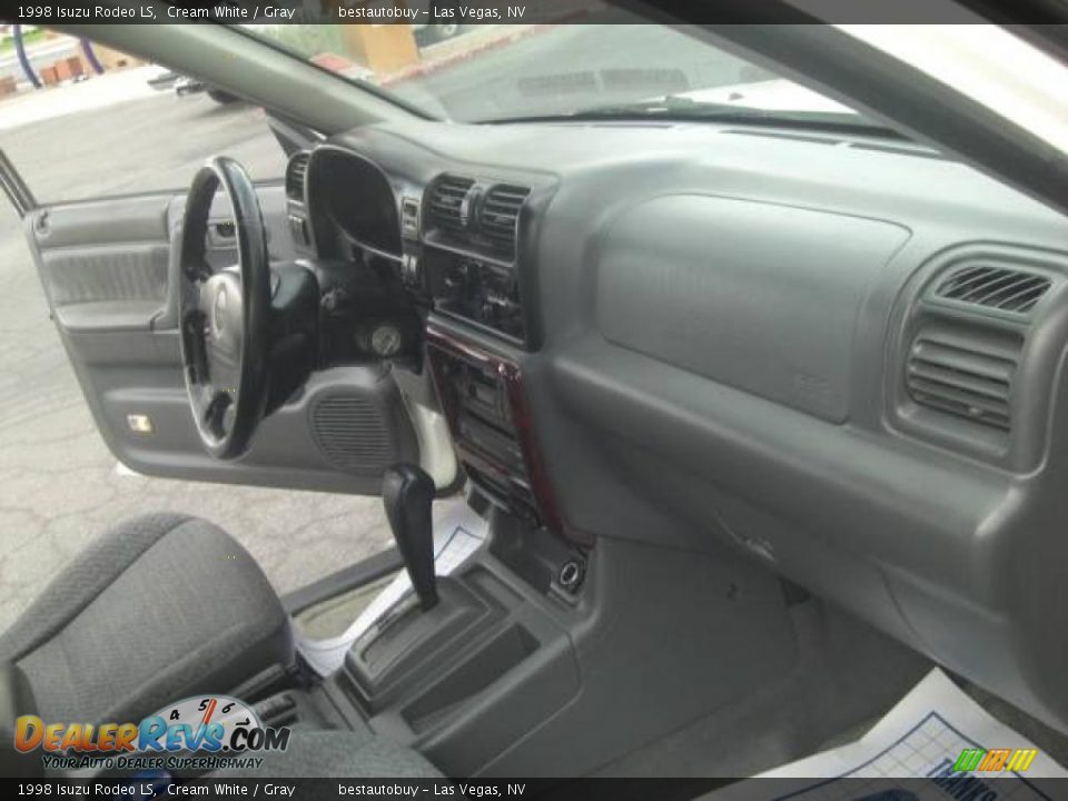 1998 Isuzu Rodeo LS Cream White / Gray Photo #25