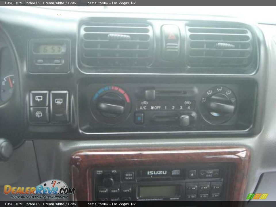 1998 Isuzu Rodeo LS Cream White / Gray Photo #29