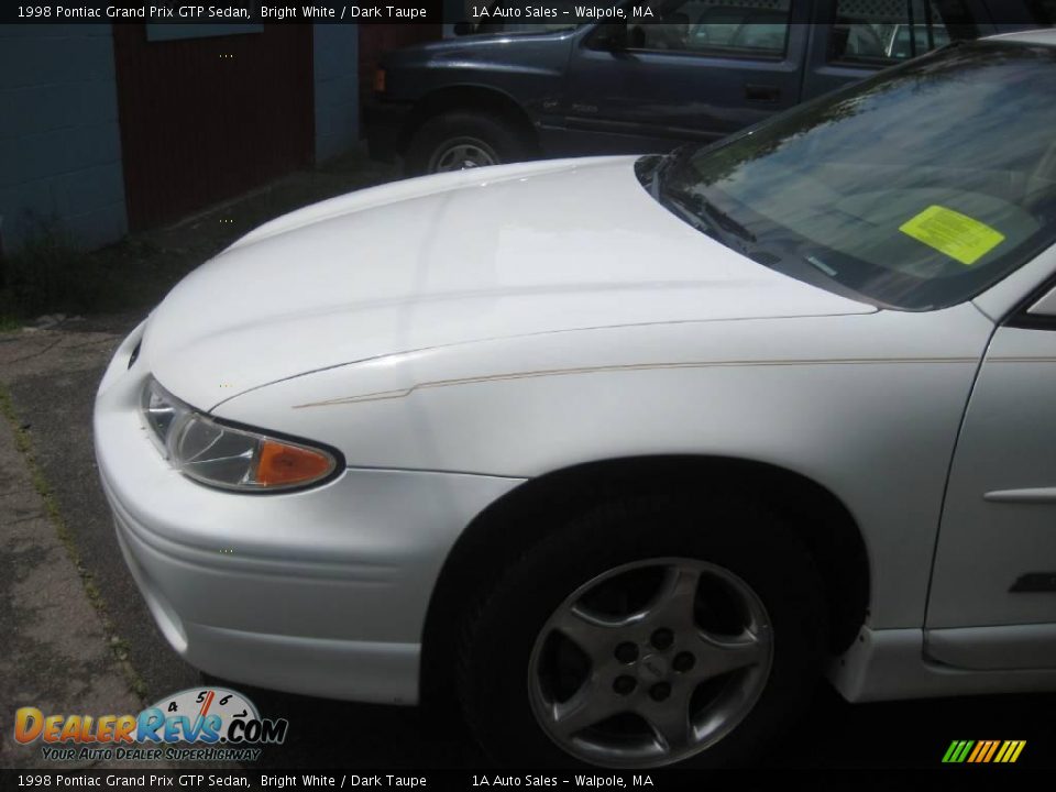 1998 Pontiac Grand Prix GTP Sedan Bright White / Dark Taupe Photo #8