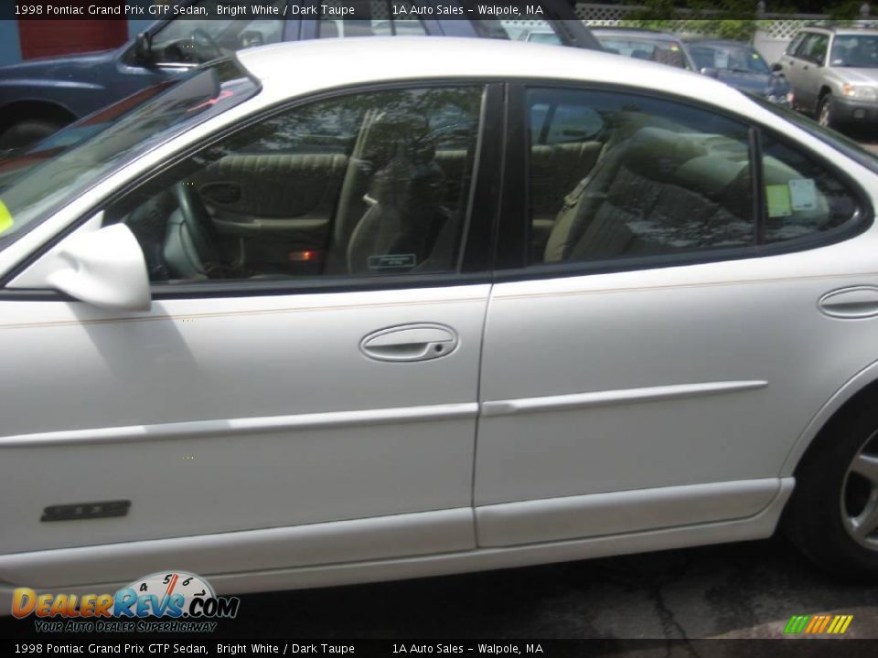 1998 Pontiac Grand Prix GTP Sedan Bright White / Dark Taupe Photo #9