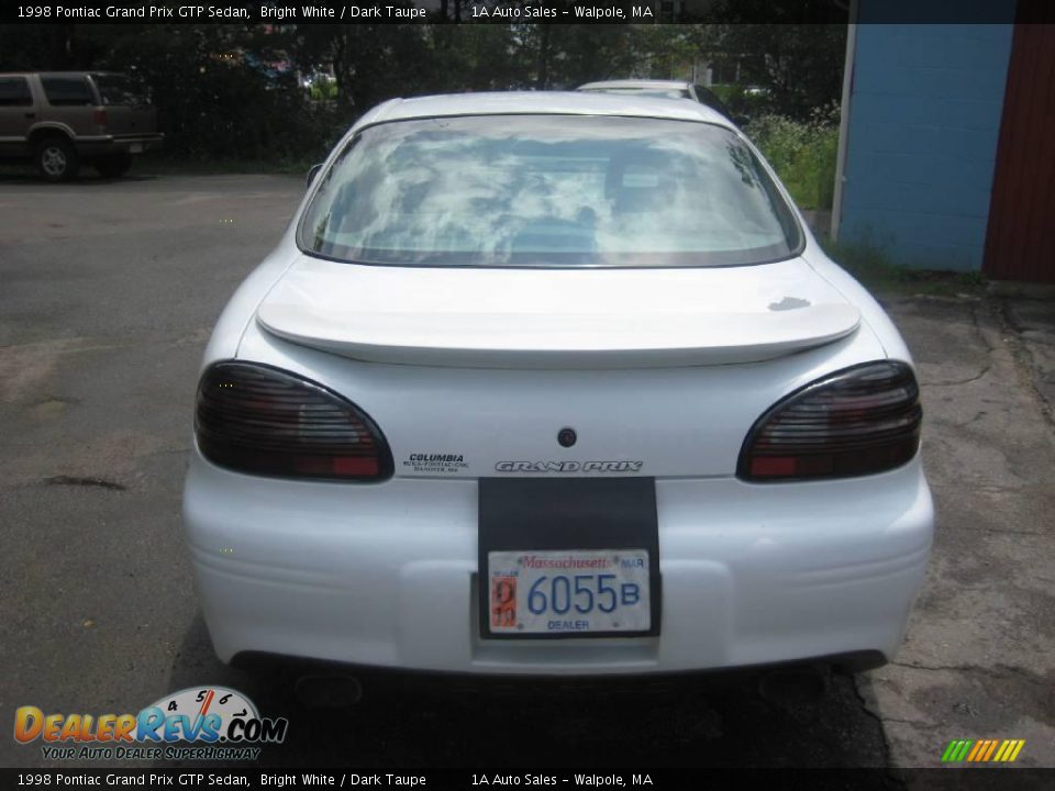 1998 Pontiac Grand Prix GTP Sedan Bright White / Dark Taupe Photo #12