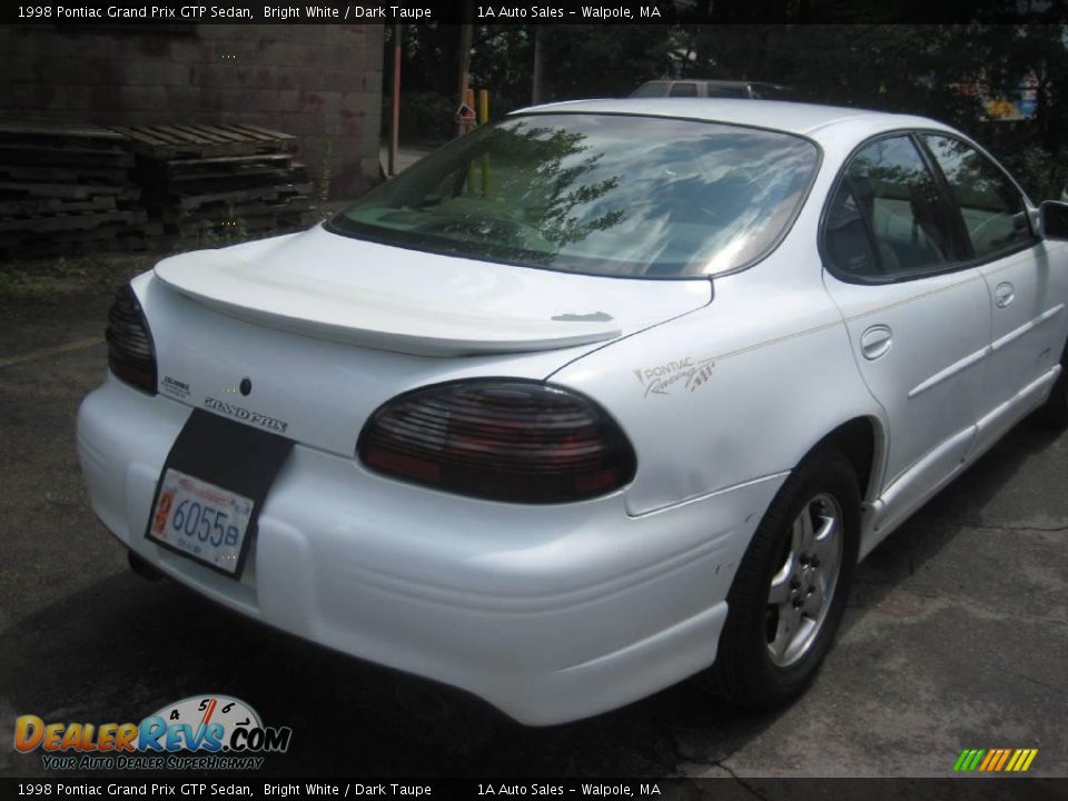 1998 Pontiac Grand Prix GTP Sedan Bright White / Dark Taupe Photo #13