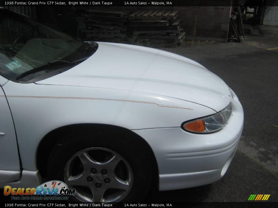 1998 Pontiac Grand Prix GTP Sedan Bright White / Dark Taupe Photo #16