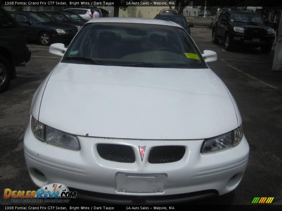 1998 Pontiac Grand Prix GTP Sedan Bright White / Dark Taupe Photo #18