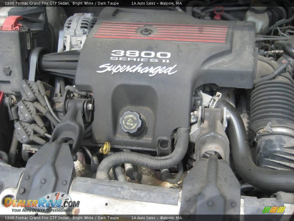 1998 Pontiac Grand Prix GTP Sedan Bright White / Dark Taupe Photo #19