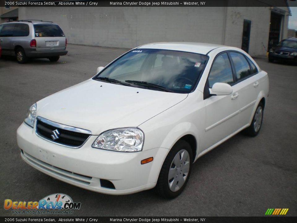 2006 Suzuki Forenza Sedan Absolute White / Grey Photo #1