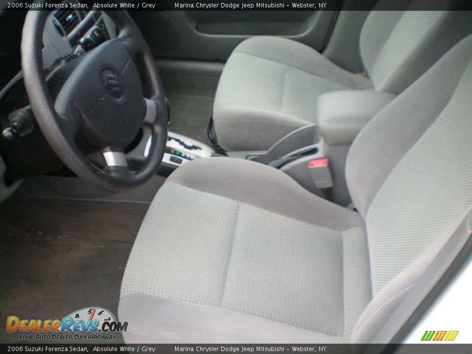 2006 Suzuki Forenza Sedan Absolute White / Grey Photo #2