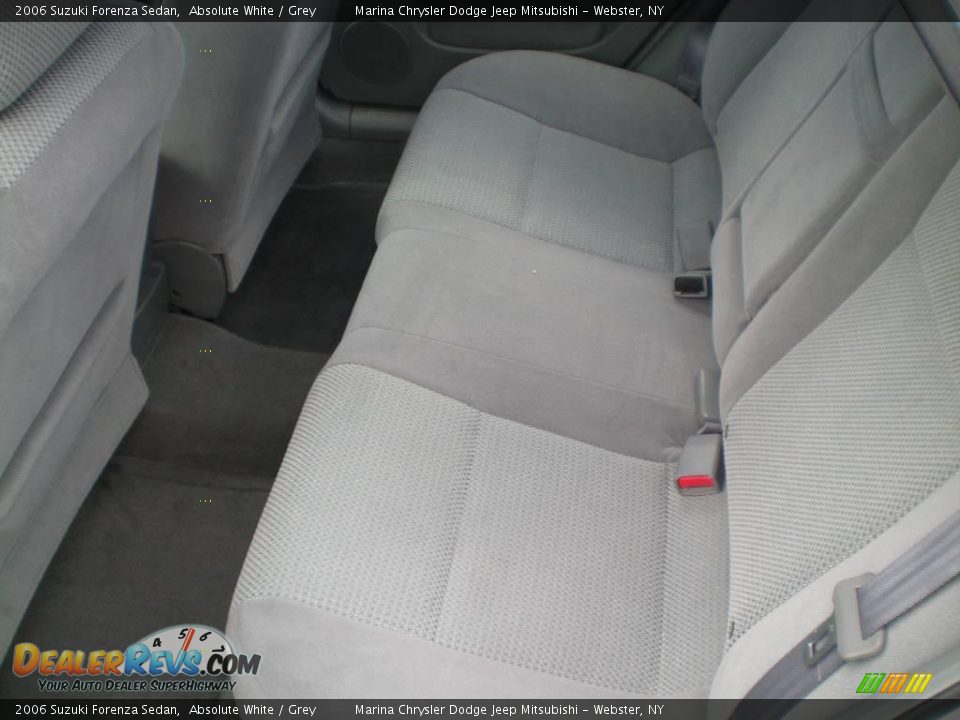 2006 Suzuki Forenza Sedan Absolute White / Grey Photo #3