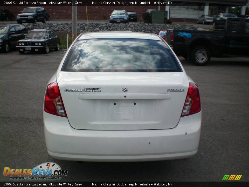 2006 Suzuki Forenza Sedan Absolute White / Grey Photo #8