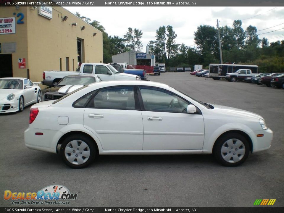 2006 Suzuki Forenza Sedan Absolute White / Grey Photo #10