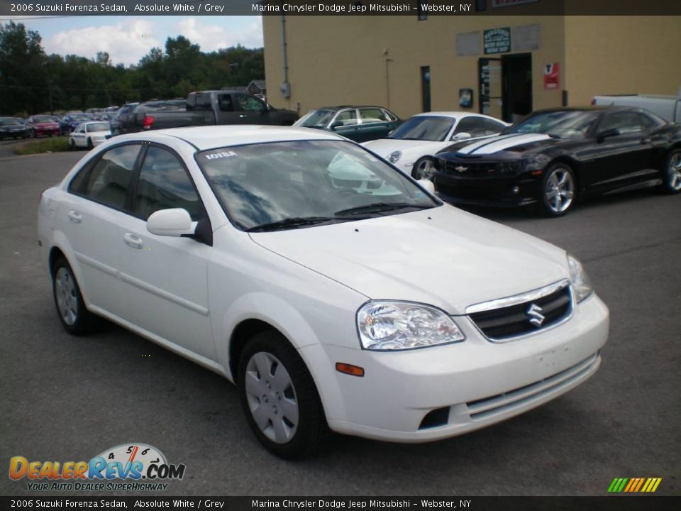 2006 Suzuki Forenza Sedan Absolute White / Grey Photo #11