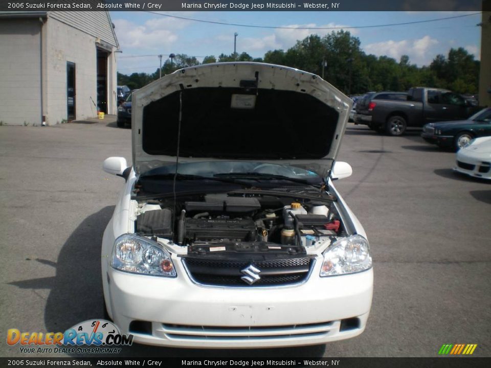 2006 Suzuki Forenza Sedan Absolute White / Grey Photo #13