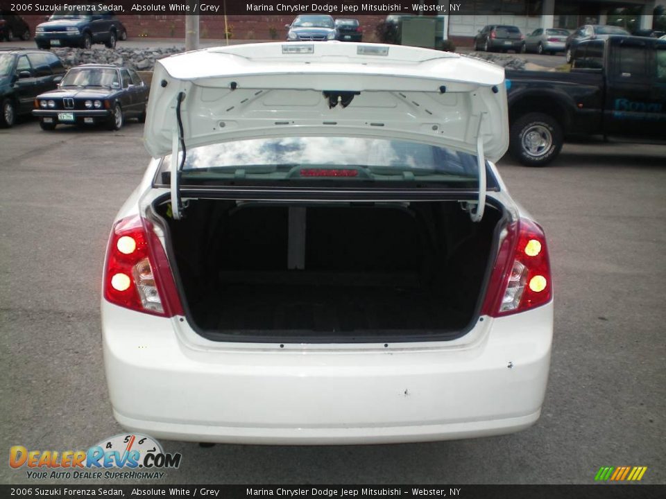 2006 Suzuki Forenza Sedan Absolute White / Grey Photo #16