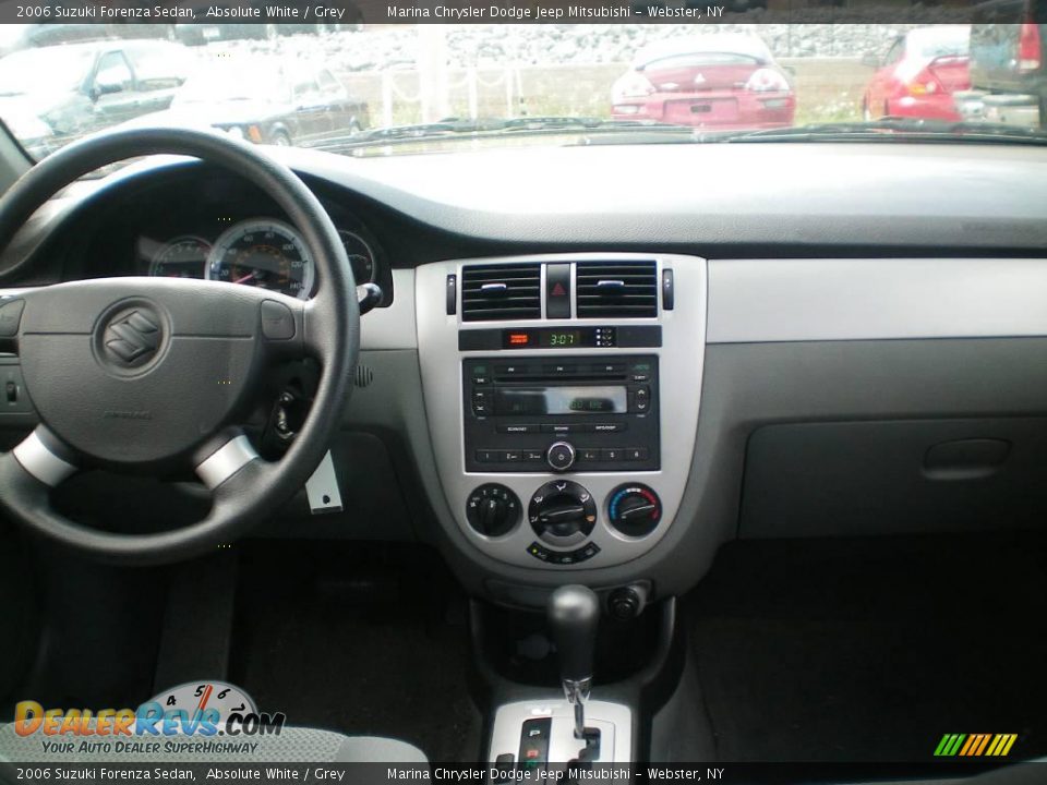 2006 Suzuki Forenza Sedan Absolute White / Grey Photo #21