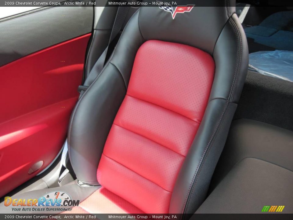 2009 Chevrolet Corvette Coupe Arctic White / Red Photo #17