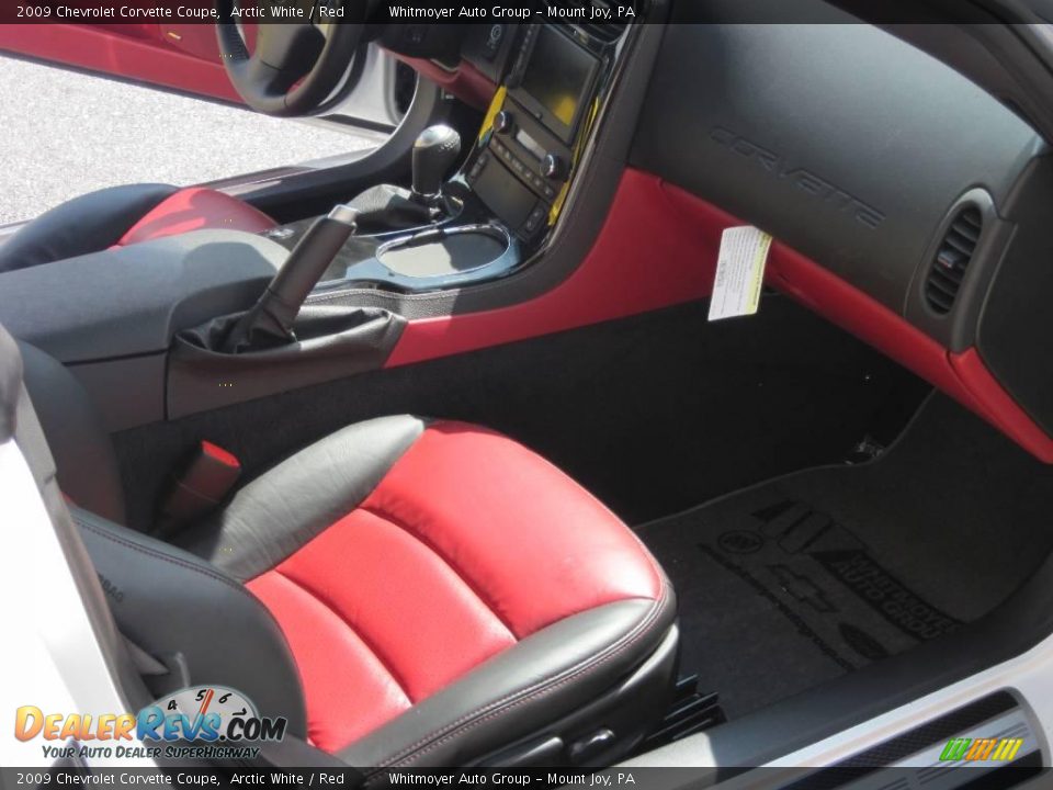 2009 Chevrolet Corvette Coupe Arctic White / Red Photo #18