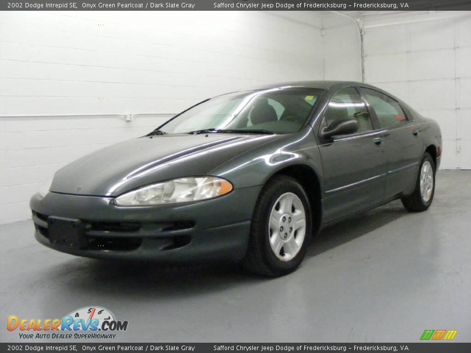 2002 Dodge Intrepid SE Onyx Green Pearlcoat / Dark Slate Gray Photo #1