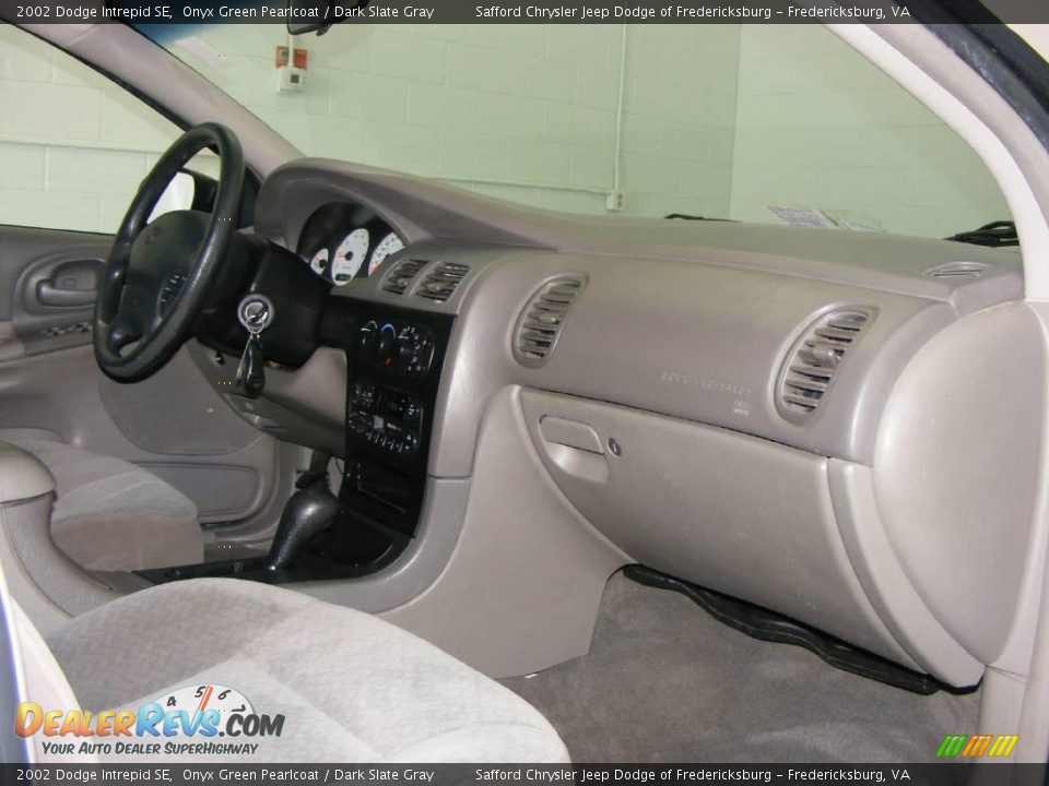 2002 Dodge Intrepid SE Onyx Green Pearlcoat / Dark Slate Gray Photo #17