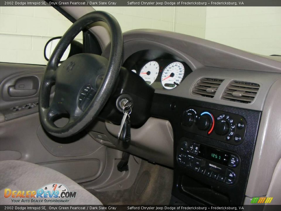 2002 Dodge Intrepid SE Onyx Green Pearlcoat / Dark Slate Gray Photo #18
