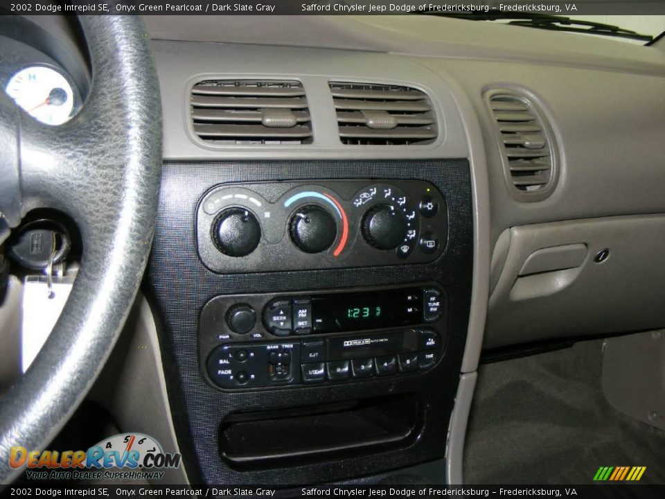 2002 Dodge Intrepid SE Onyx Green Pearlcoat / Dark Slate Gray Photo #24