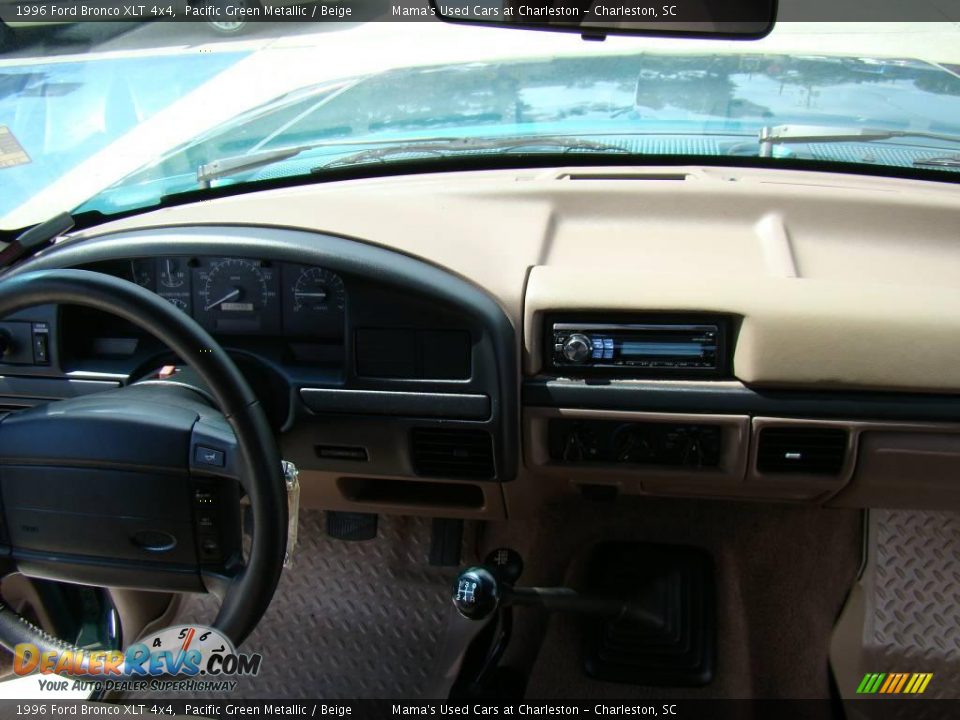 1996 Ford Bronco XLT 4x4 Pacific Green Metallic / Beige Photo #11