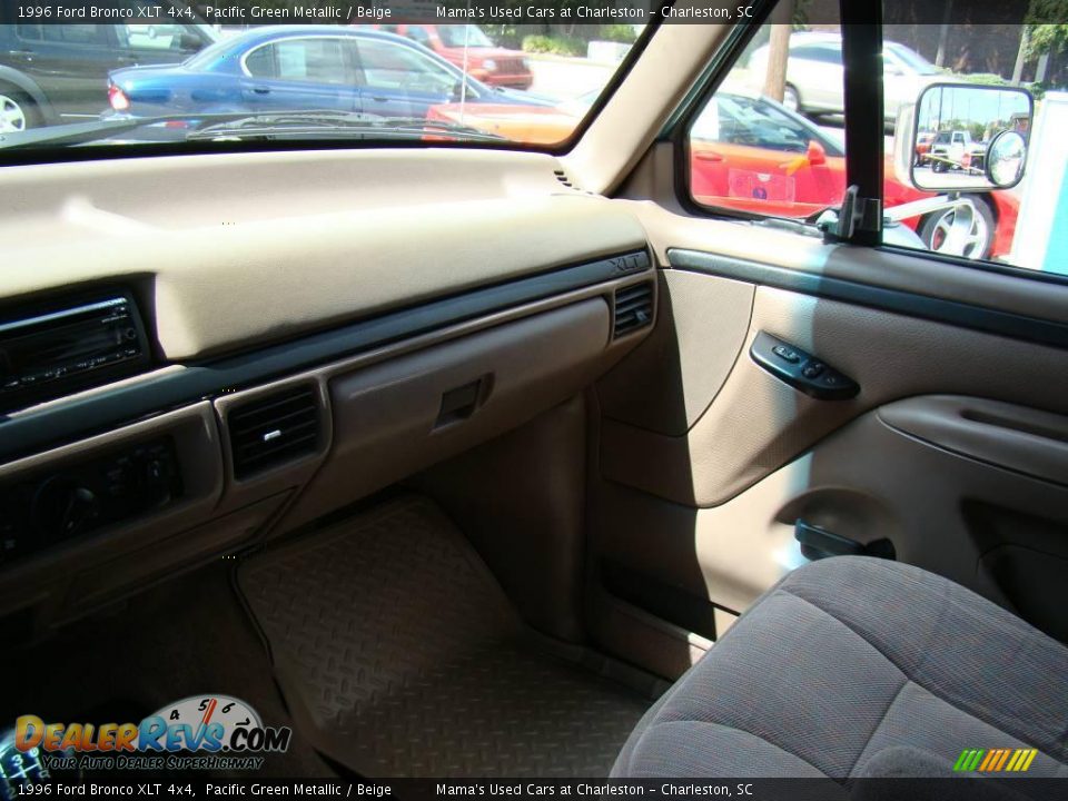 1996 Ford Bronco XLT 4x4 Pacific Green Metallic / Beige Photo #12