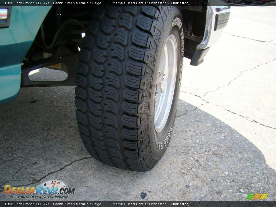 1996 Ford Bronco XLT 4x4 Pacific Green Metallic / Beige Photo #18