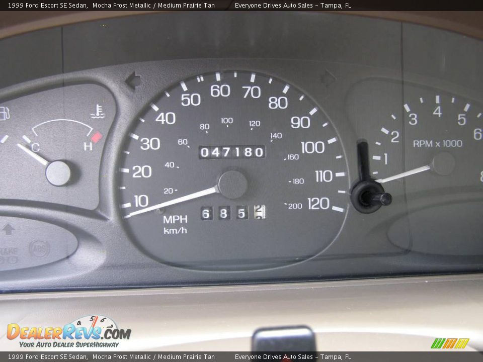 1999 Ford Escort SE Sedan Mocha Frost Metallic / Medium Prairie Tan Photo #22
