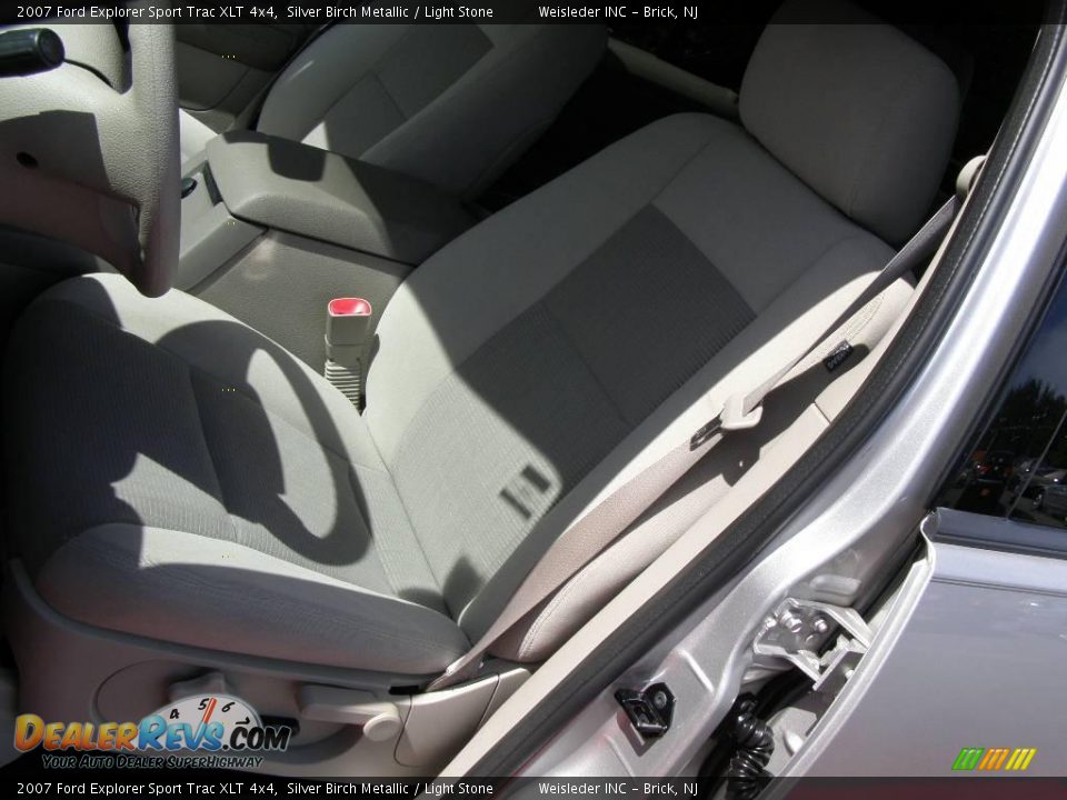 2007 Ford Explorer Sport Trac XLT 4x4 Silver Birch Metallic / Light Stone Photo #16