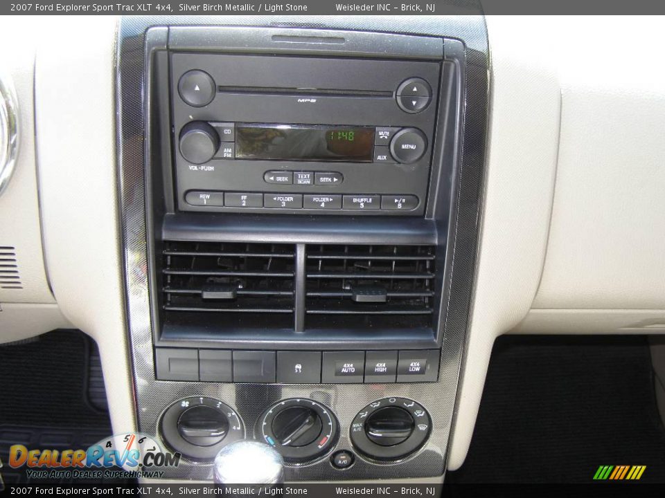 2007 Ford Explorer Sport Trac XLT 4x4 Silver Birch Metallic / Light Stone Photo #17
